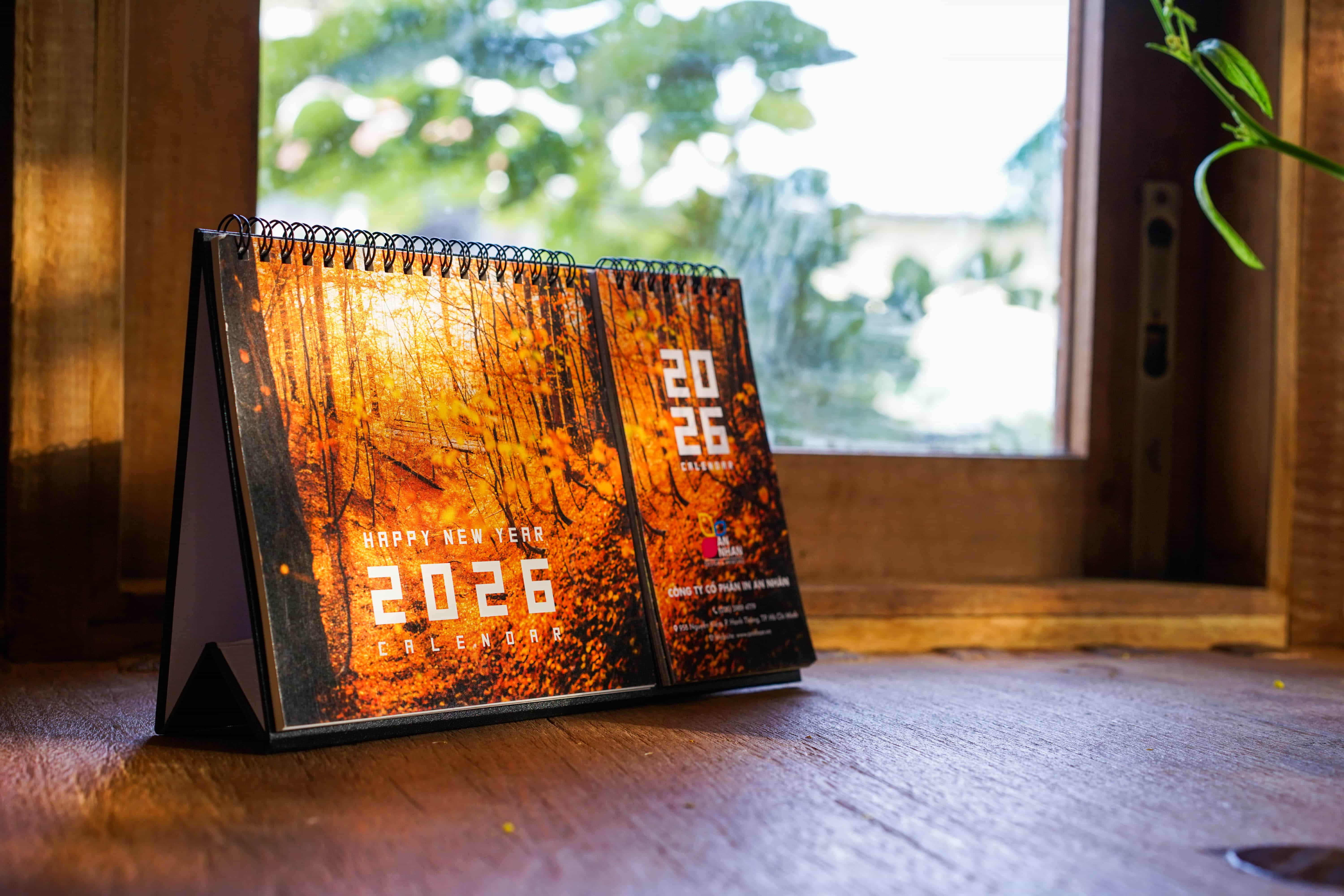 Lịch để bàn chữ A hai phần 