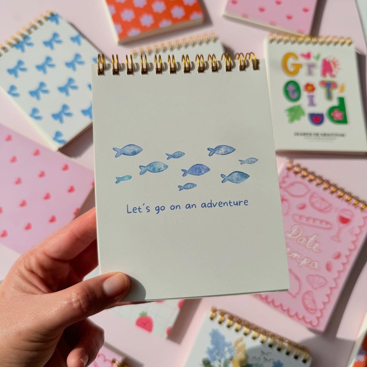 Sổ note g&aacute;y l&ograve; xo